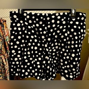 Loft, linen blend pull on shorts. Size Medium